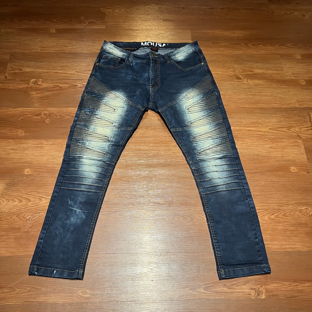 Dark jeans with a relax and slim fit